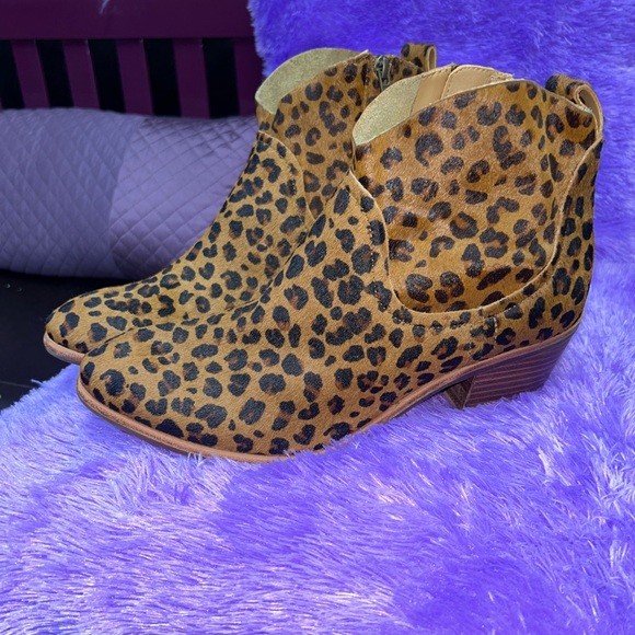 UGG Leopard Print Boots - Picture 1 of 5